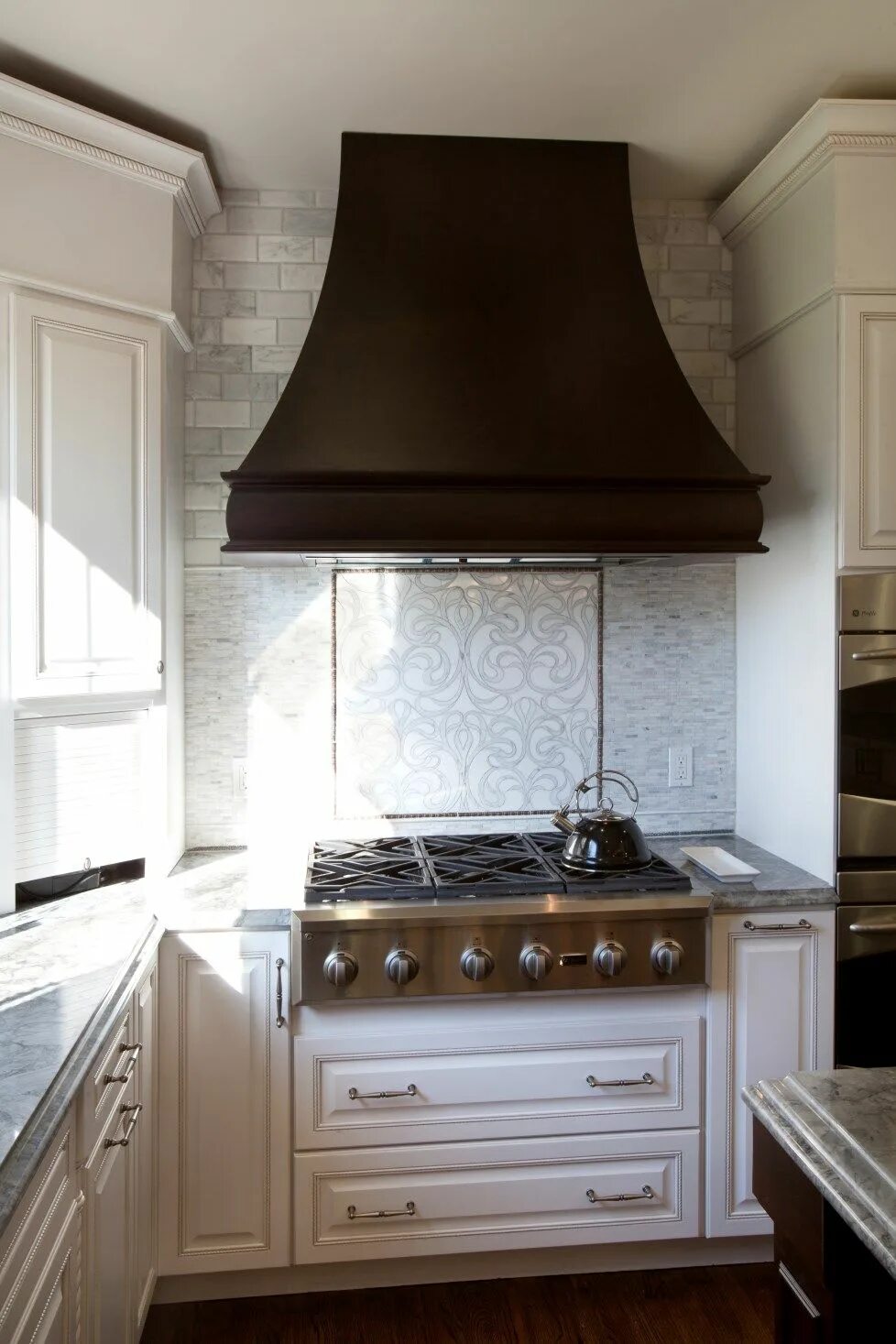 вытяжка для газовой плиты в частном доме. отвод воздуховода кухонной вытяжки в вентиляционный канал. схема установки кухонной вытяжки в вентиляционный канал. вытяжка elikor 0601mol kitchen hood. вытяжка для газовой плиты в частном доме через стену.