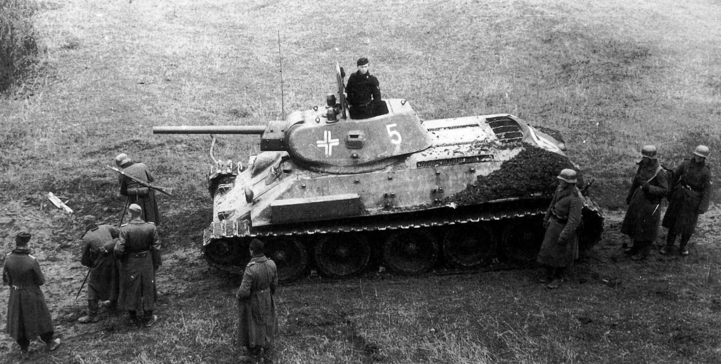 Какие танки были в 1941 году. Трофейные танки т34. Немецкий танк т 34. Немецкий трофейный танк т 34. Трофейные т-34 в Вермахте.
