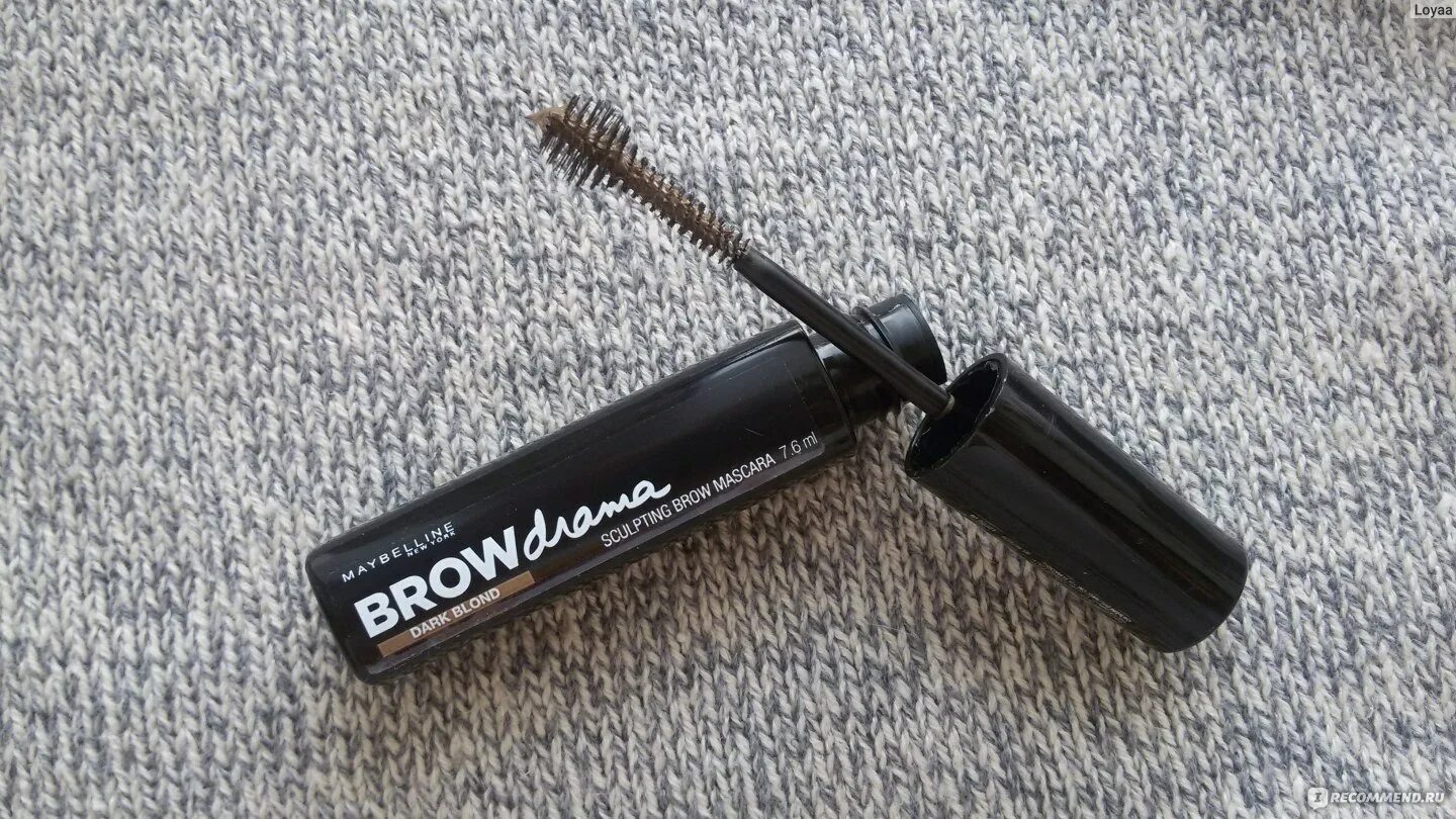 Brow drama mascara medium brown. Тушь для бровей мейбелин brow drama. Maybelline brow drama. Maybelline brow drama. Maybelline brow drama.