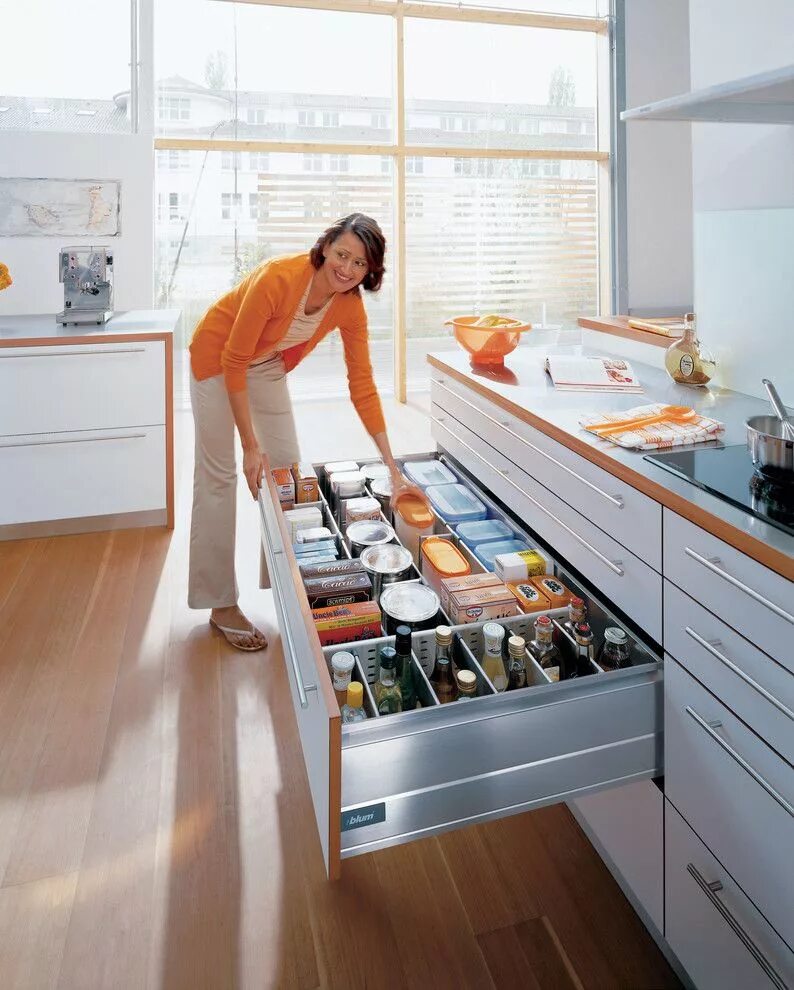 Blum start. Ящики blum legrabox. блюм фурнитура для кухни. система blum для кухни. выдвижная система блюм для кухни.