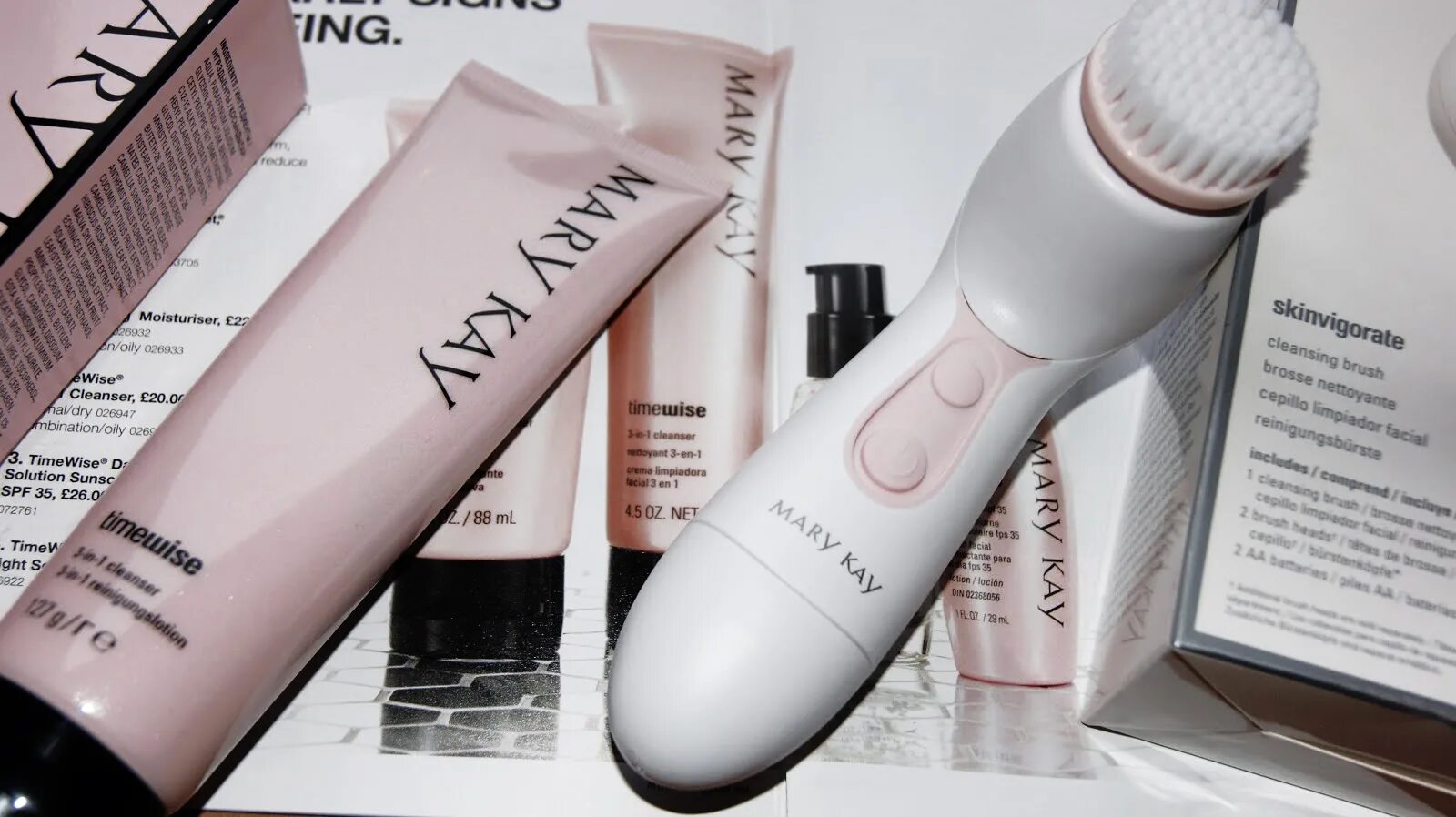 Mary cleaning. Skinvigorate Mary Kay. Мери Кей ин тач.ру. Mary Kay Brush Cleaner.