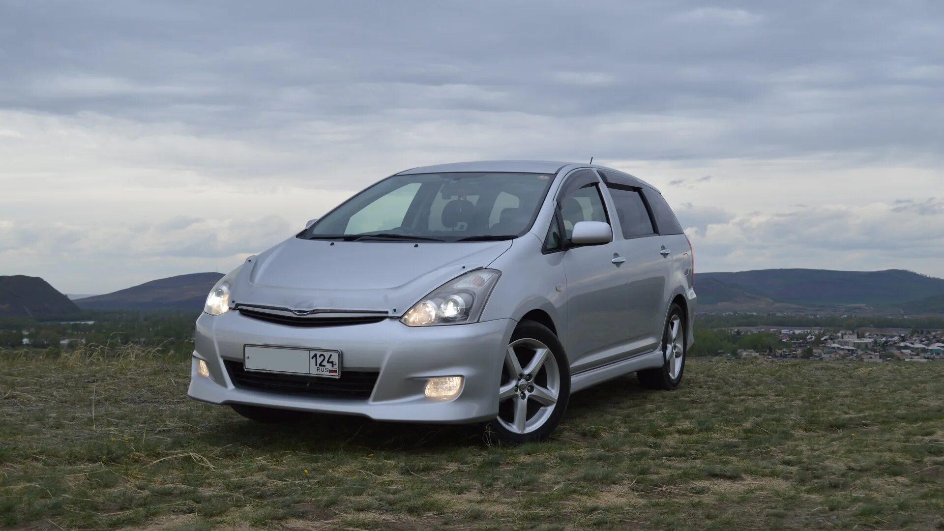 Тойота Виш 2005 года. Toyota Wish 10. Toyota Wish, 2005 год. Тойота Виш 2008.