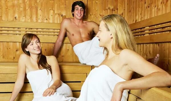 Болит голова после бани. Красивые женщины в бане. Почему после сауны. Девушка в банном полотенце. Болит голова после бани.