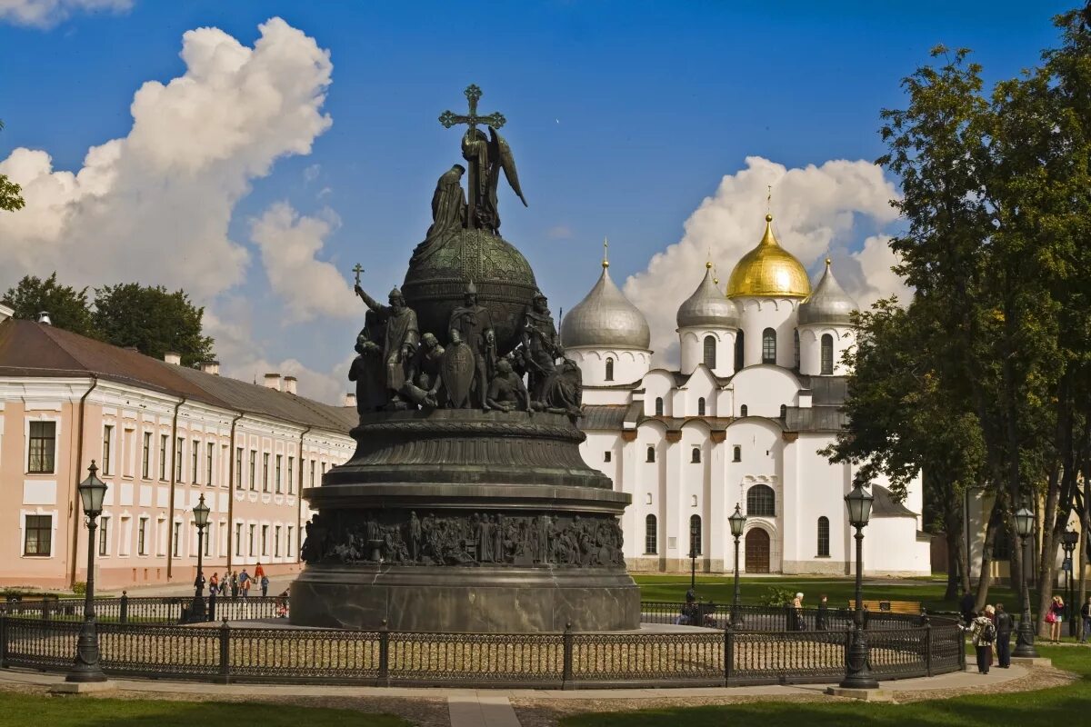 Памятник минину и пожарскому на красной площади. Памятник минину и пожарскому на красной площади в москве. Памятники духовной культуры великого новгорода. Памятники культуры в новгороде. Памятник в новгороде тысячелетие руси.