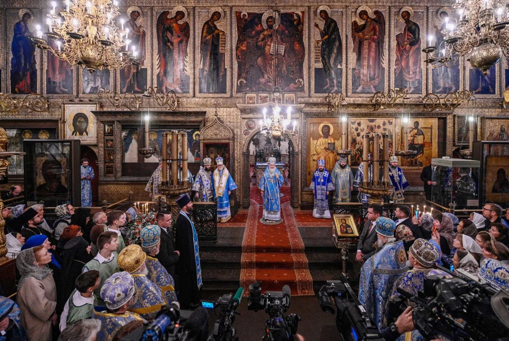 храм успения пресвятой богородицы село успенское. на рождество служба в успенском соборе ярославль. богослужение в успенском соборе московского кремля. литургия в новодевичьем монастыре спб. успение служба в церкви.