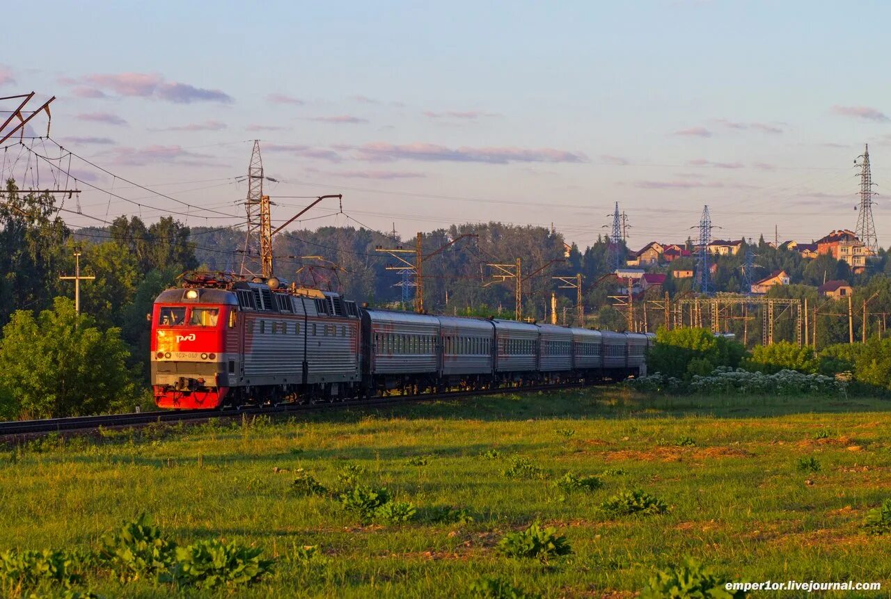 Белгород воркута поезд. Эп1м 405 электровоз. Савелово ярославль поезд. Белгород воркута поезд. Фирменный поезд воркута.