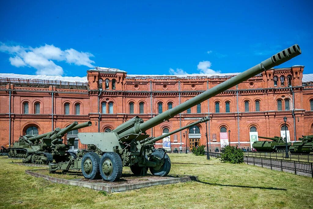 Петропавловская крепость артиллерийский музей. Музей артиллерии санкт-петербург т 80. Пушка гаубица шексна. Памятник пушка-гаубица ясенево. Артиллерия в городе.