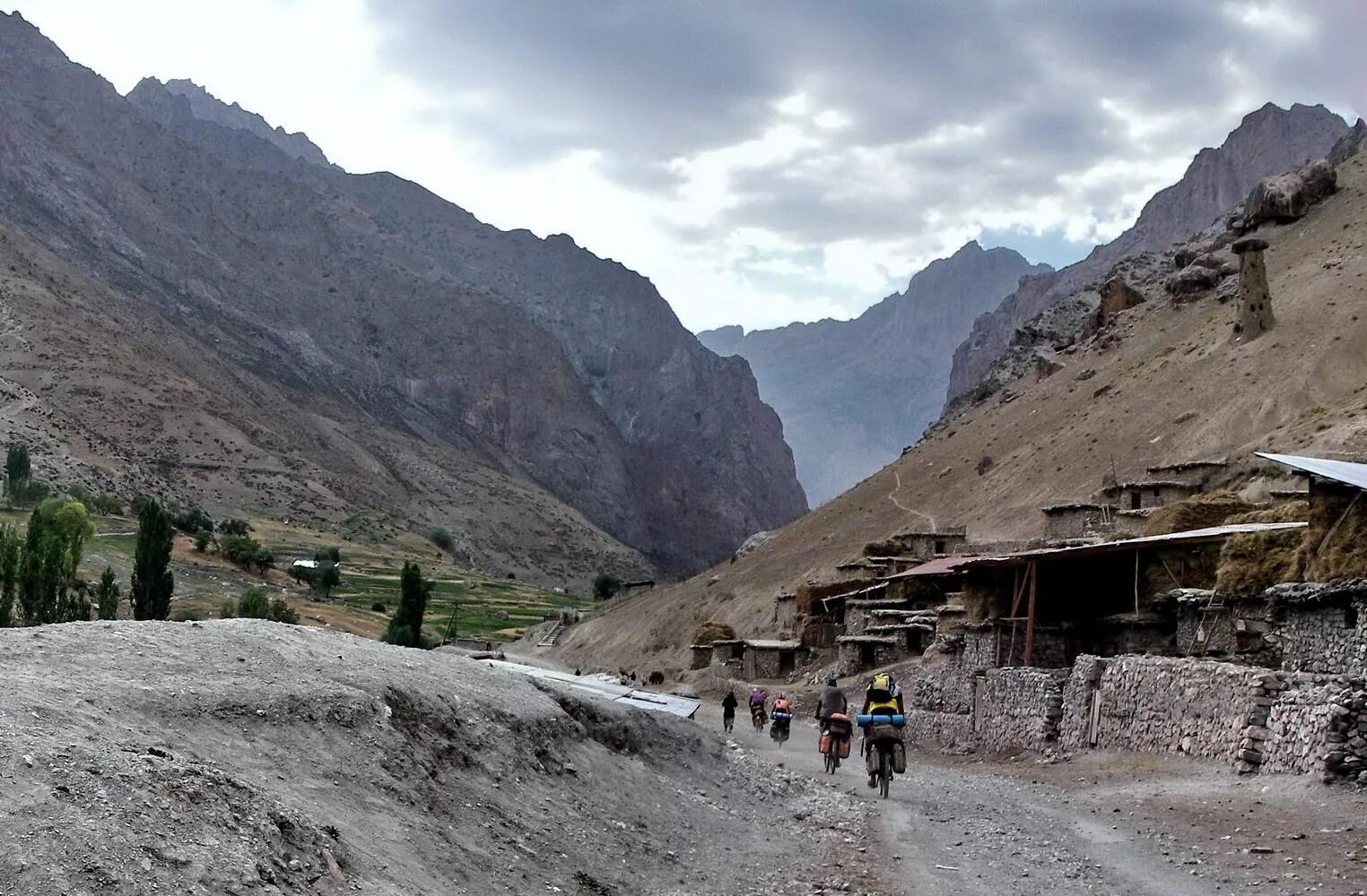 Кишлак фото песен. Кишлак Шинг Таджикистан. Деревни и кишлаки в Таджикистане. Кишлак Анзоб. Кишлаки Узбекистана.