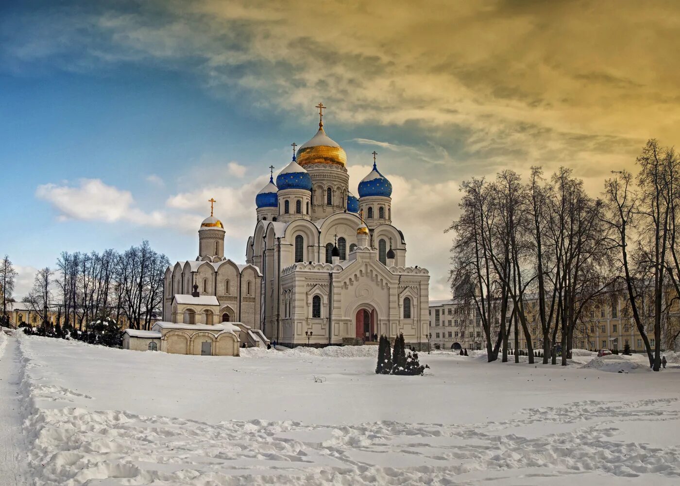 Свято никольский угрешский. Николо-Угрешский мужской монастырь. Свято-Никольский Угрешский мужской ставропигиальный монастырь. Дзержинский монастырь Николо Угрешский.