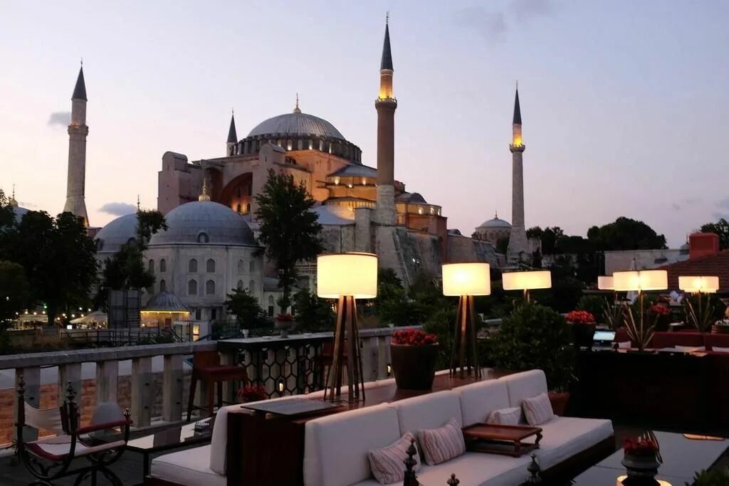 Стамбул времена года. Стамбул трипадвизор. Four Seasons Sultanahmet коллаж. Sultanahmet Palace вид сверху. Мечеть гостиницы Турцию.