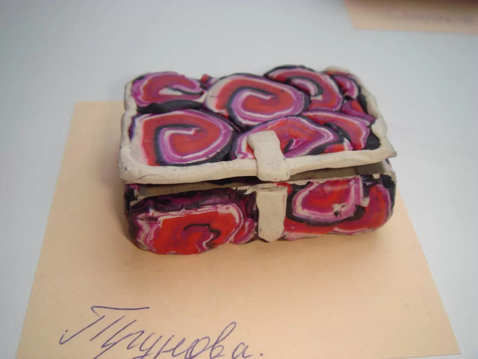 Лепка подарок. Малахитовая шкатулка 4 класс технология. Коробка из пластилина. Лепка из пластилина в старшей группе. Лепка новогодние подарки.