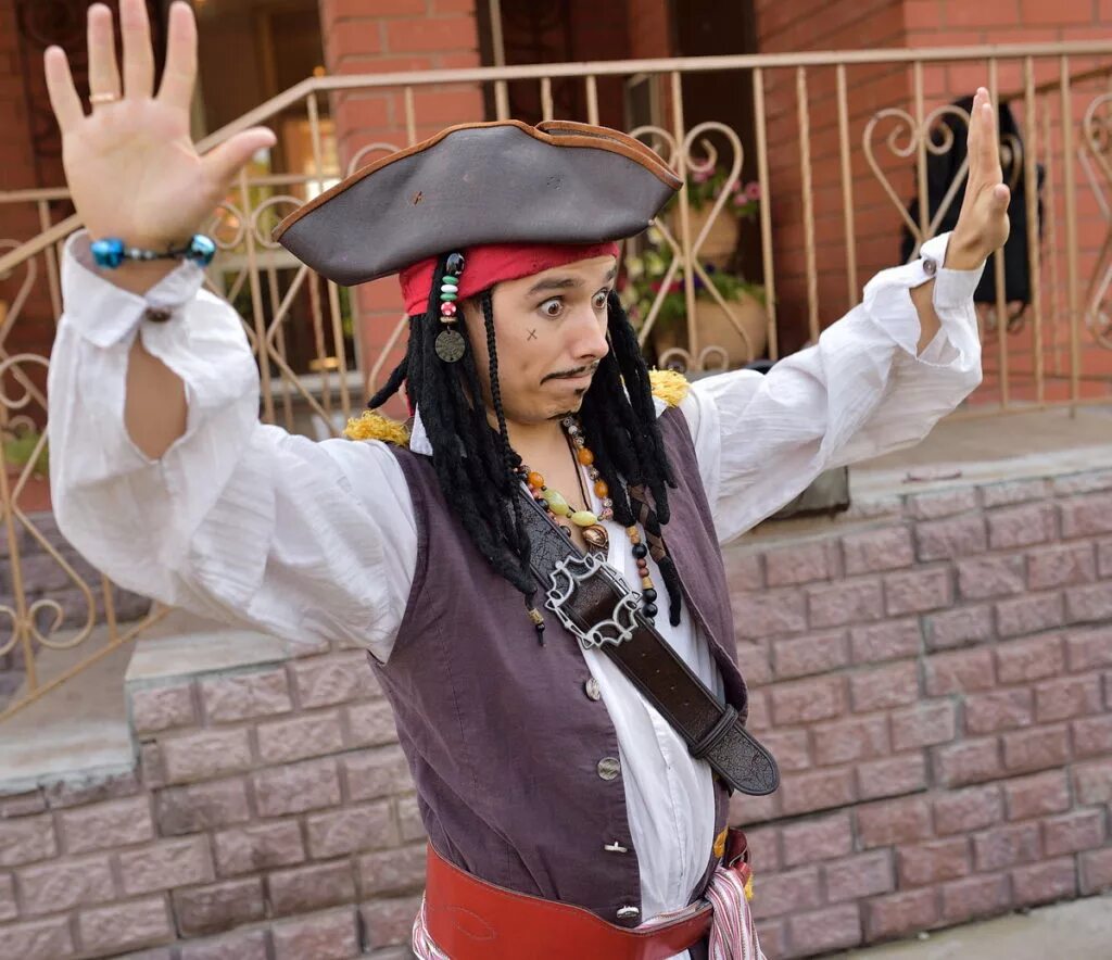 Джек воробей аниматор липецк. Воробей аниматоры. Воробей аниматоры. Аниматор джек воробей. Воробей аниматоры.