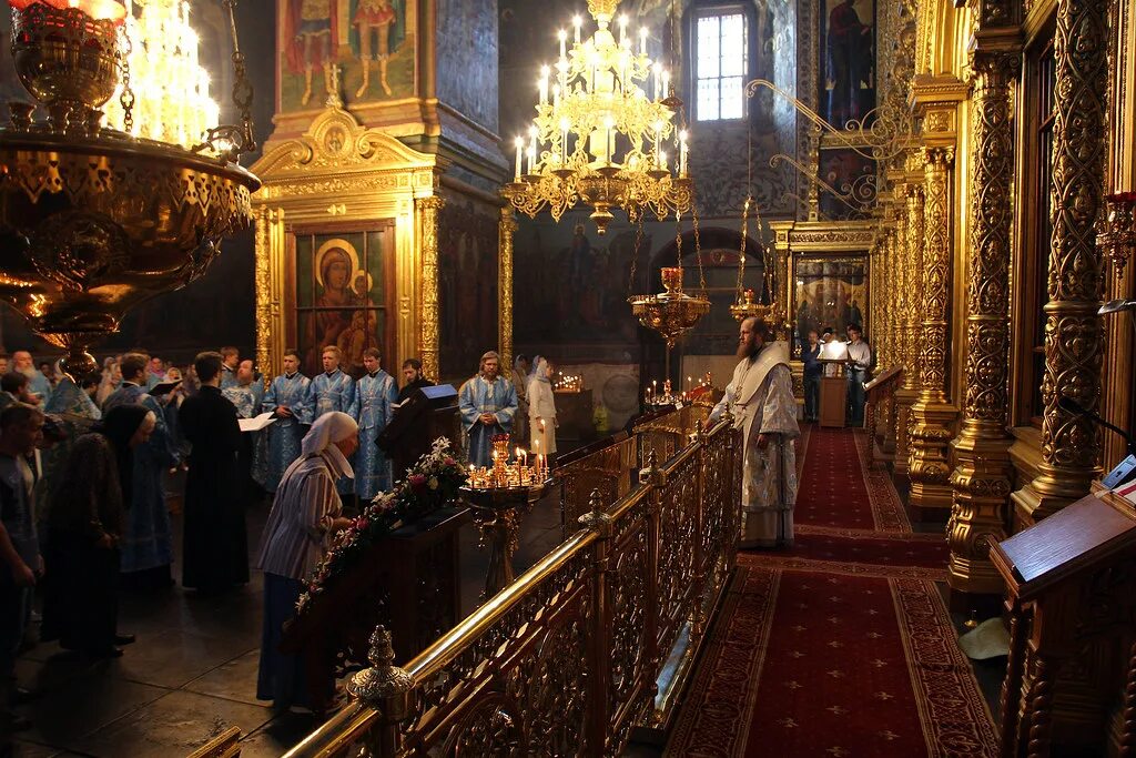 Новоспасский монастырь богослужения. Всецарица Новоспасский монастырь. Новоспасский монастырь икона Всецарица. Новоспасский монастырь в Москве внутри. Служба 4 декабря