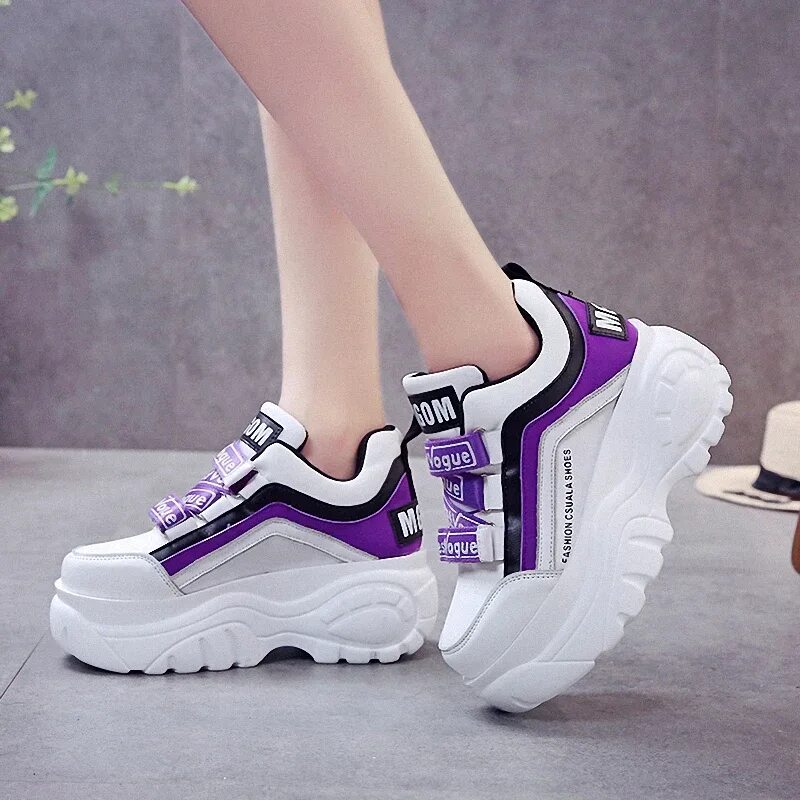 Vogue кроссовки 2022 женские. Кроссовки Chunky Sneaker woman. Кроссовки 2022. Кроссовки женские 2022 тренды. Огромная подошва