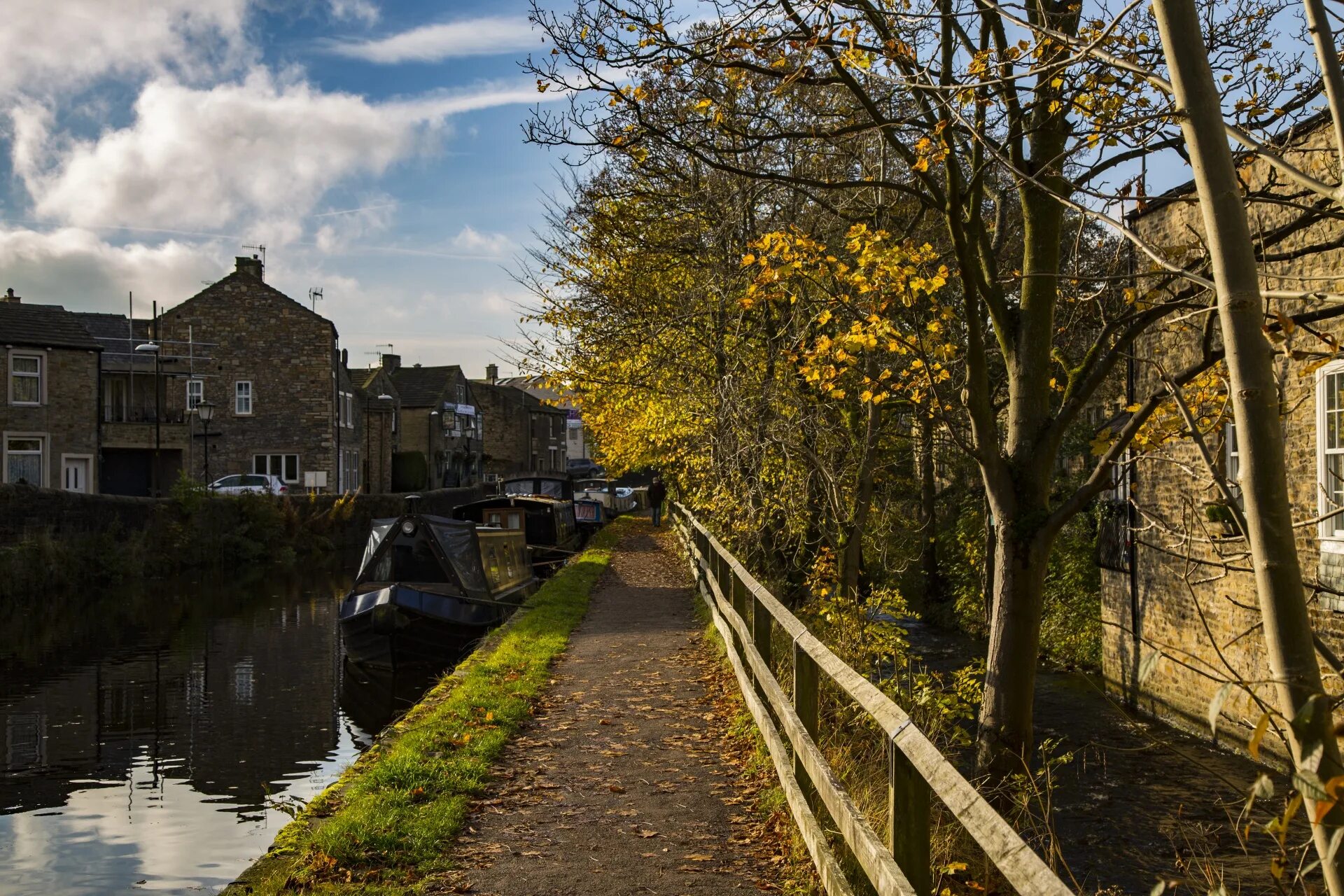 Towns in england. Бекфорд город Англия. Графство Йоркшир море. Мерсисайд, Англия город. Плимут Великобритания город.