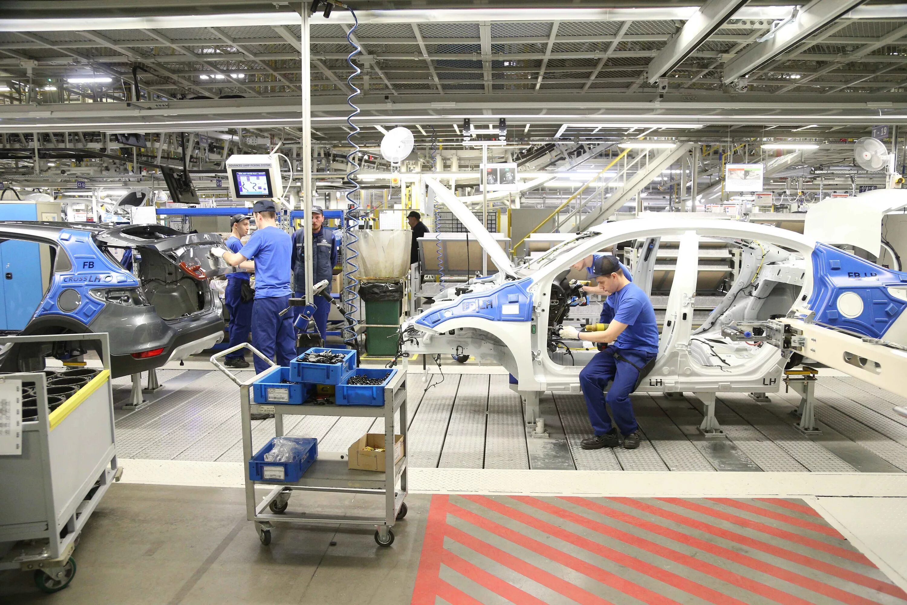 Новости автомира: автоконцерны Toyota, Nissan и Hyundai решили не уходить с рынк