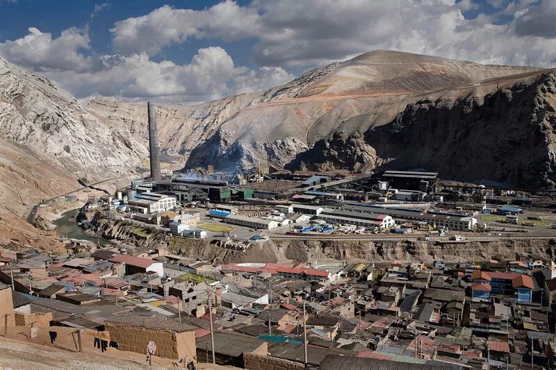 Перу бедность. Перуанцы народ южной америки. Город ла оройя. Грязный ла оройа перу. Жизнь в перу.