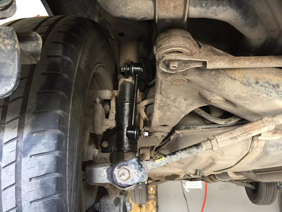 Задняя подвеска хайлендер 2012. Toyota sequoia подвеска. Тойота пассо подвеска. Лексус гс 300 замена рулевых наконечников. Стойки передние тойота авенсис 2008г.