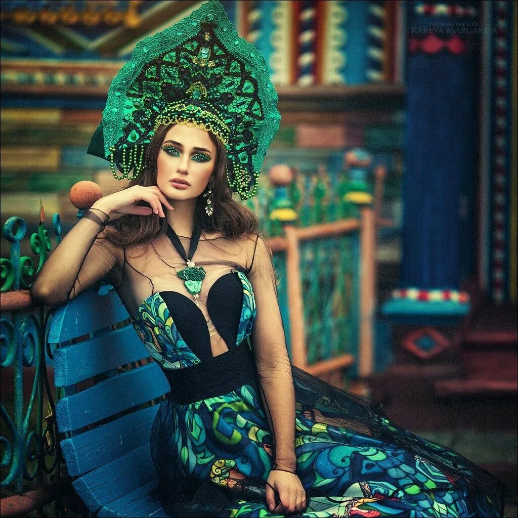 Сказочный образ. Маргарита Карева кокошник. Сказочный фотограф Маргарита Карева. Кокошники русский стиль Маргарита Карева. Маргарита Карева русско народные.