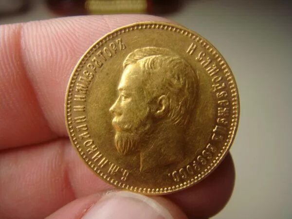 Широко распространил королевскую монету кто