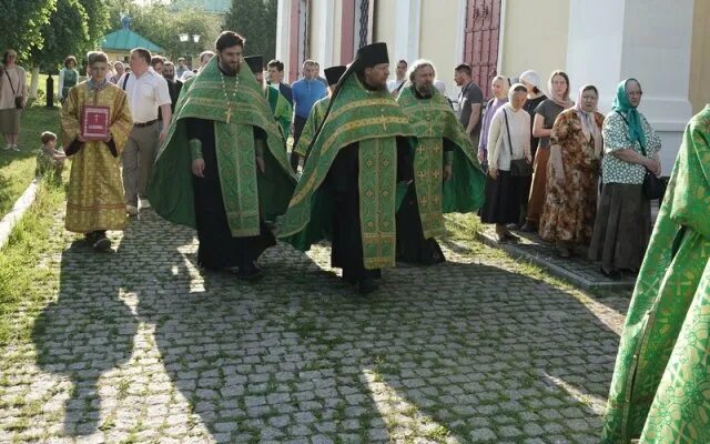 День ясенево. День Святой Троицы фото. Фото с Троицей Святой. Стихира недели ваий днесь Благодать Святого духа нас СОБРА.