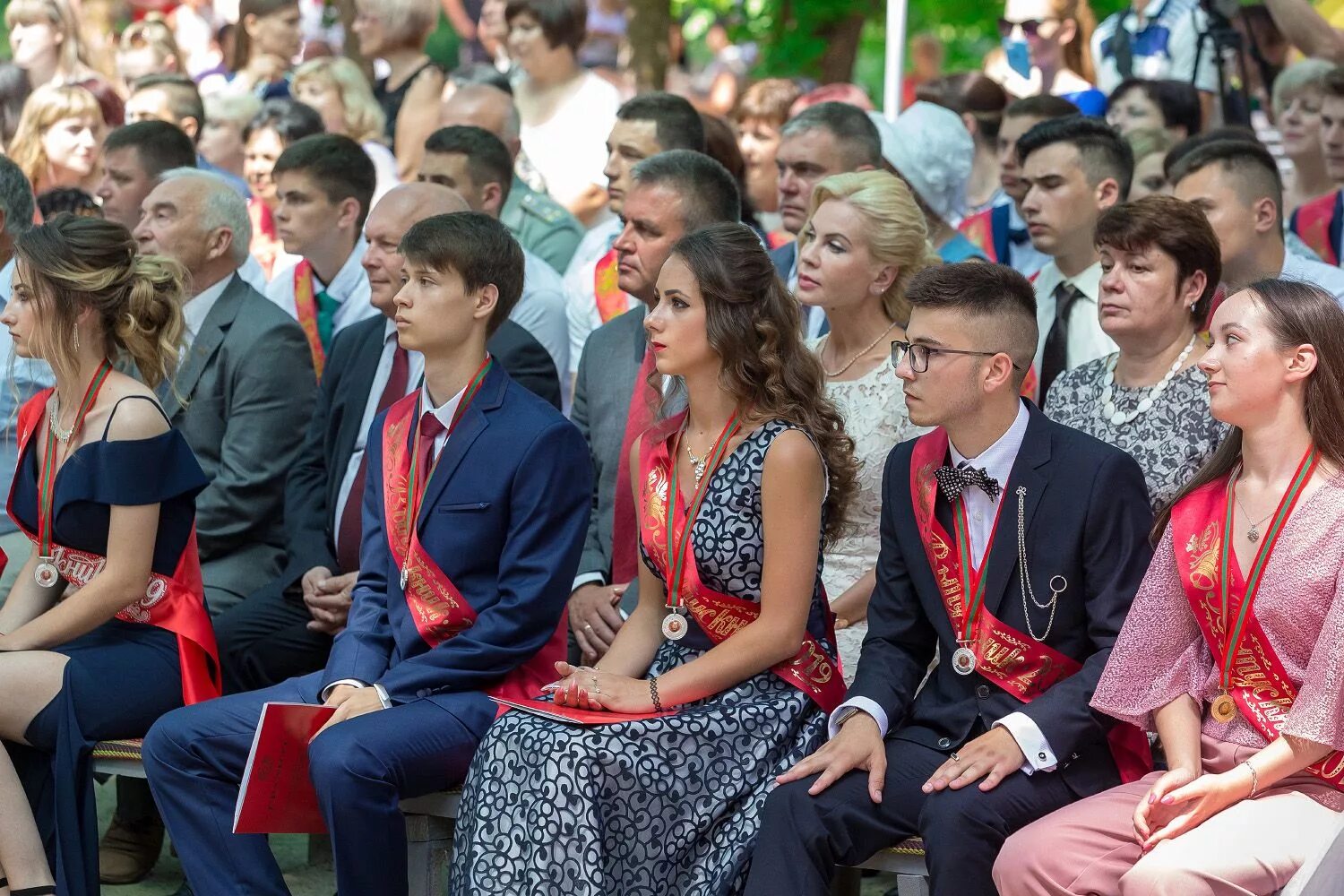 Выпускной. Выпускники школы. Выпускники 11 класса. Выпускной в школе 11 класс.