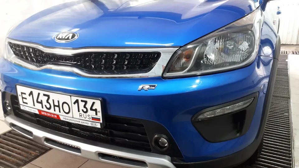 Бампер rio x. Kia Rio x-line передние парктроники. Парктроник Киа Рио x-line. Парктроник Киа Рио х лайн. Бампер Киа Рио х лайн.