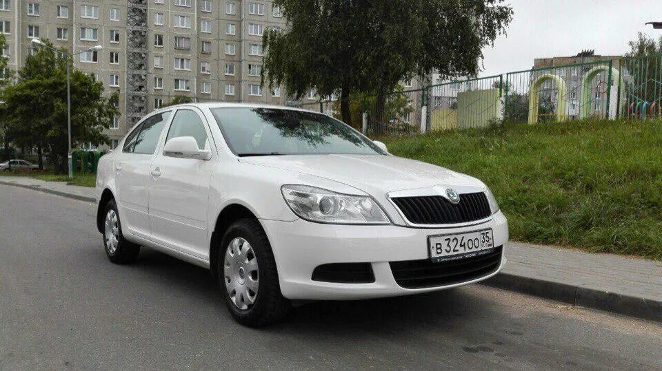 Купить октавию 2011. White sedan Skoda Octavia 2013.