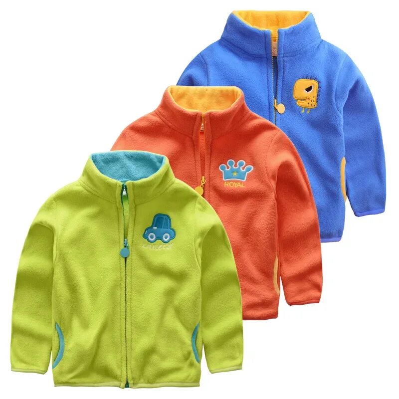 Худи на вешалке. Полосатая кофта женская. Много толстовок. Много кофт. Кофта на вешалке.