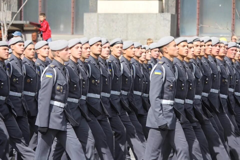 Одесские войска. Одесса военные парады. Военный университет Мюнхена форма. Армия Одесса.