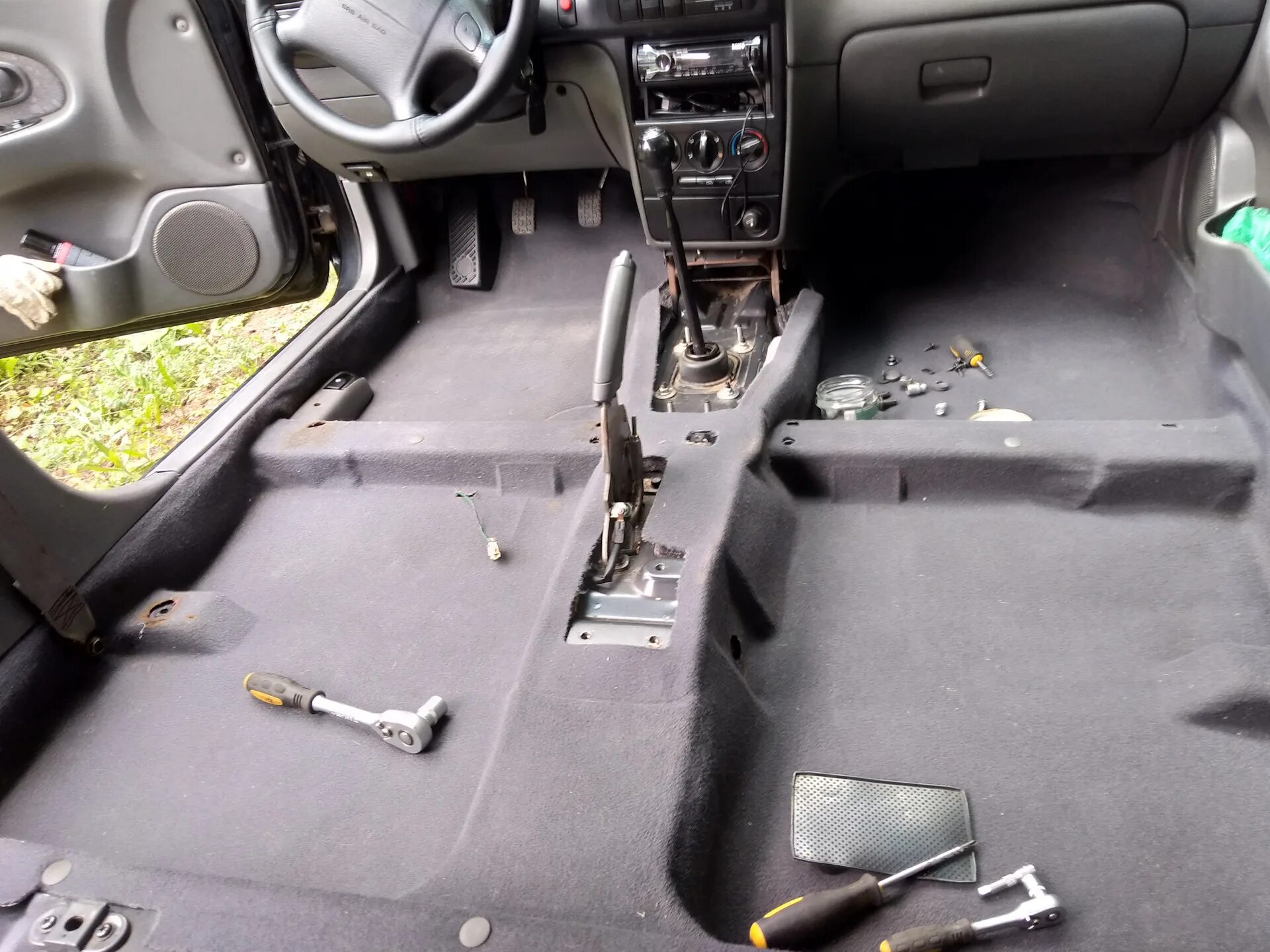 Киа спектра шумка пола. Кия спектра 2005. Полосатый спектр испускания. Kia spectra 1. Пола спектра.