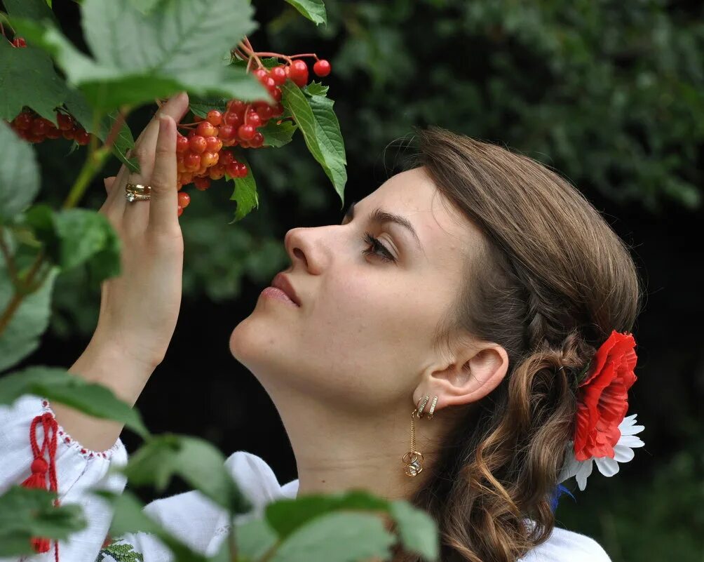 Мариэлла горькие ягодки. Ах Калина красная. Калина красная девушка. Калина красная девушка фотосессия.