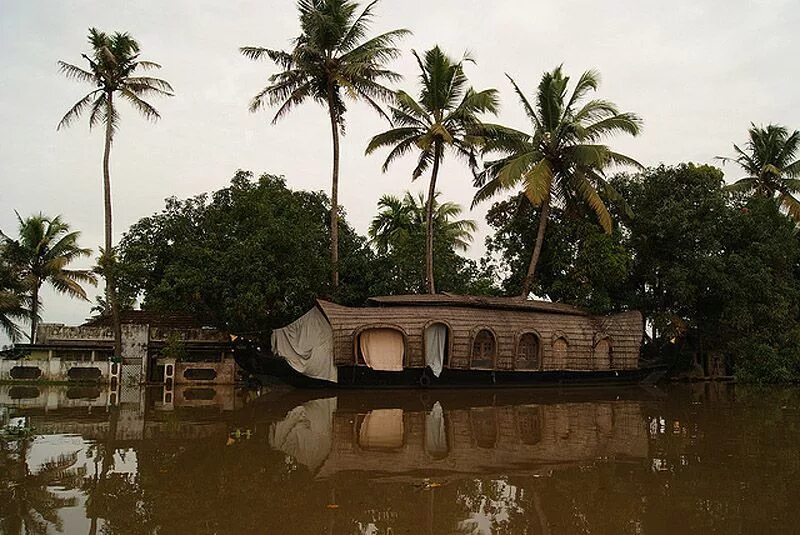 Город который в воде. Аллеппи индия. как называется город на воде. город где передвигаются на лодках.