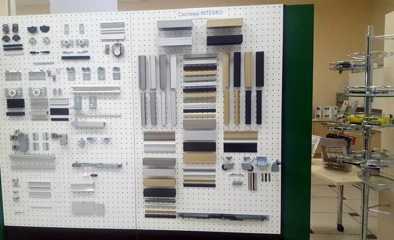 Витрина для мебельной фурнитуры. Магазин фурнитуры для мебели рядом со мной. Фурнитура тулака волгоград. Мебельная фурнитура. Аптечный проезд 5 мебельная фурнитура.