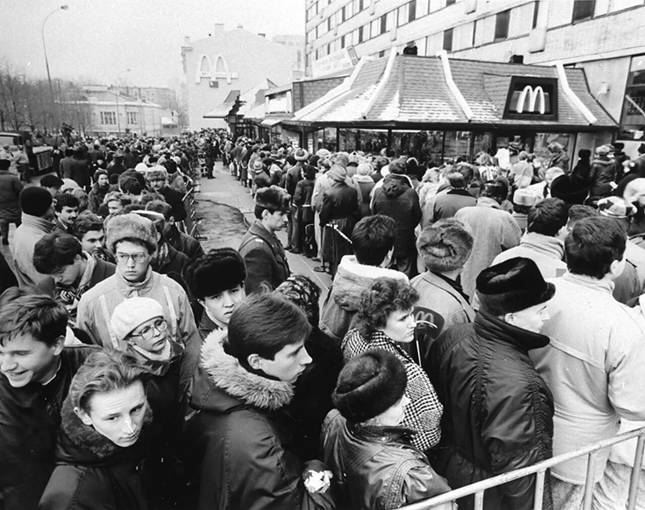 Первый московский макдоналдс 1990. Первый съезд народных депутатов 1989. Съезд народных депутатов 1989. Съезд народных депутатов ссср. Первый съезд народных депутатов ссср горбачев.