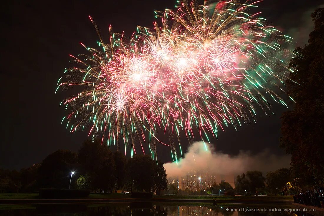 Салютуя. Салют белгород. Как салютовать. Салют защитникам отечества. Как салютовать.
