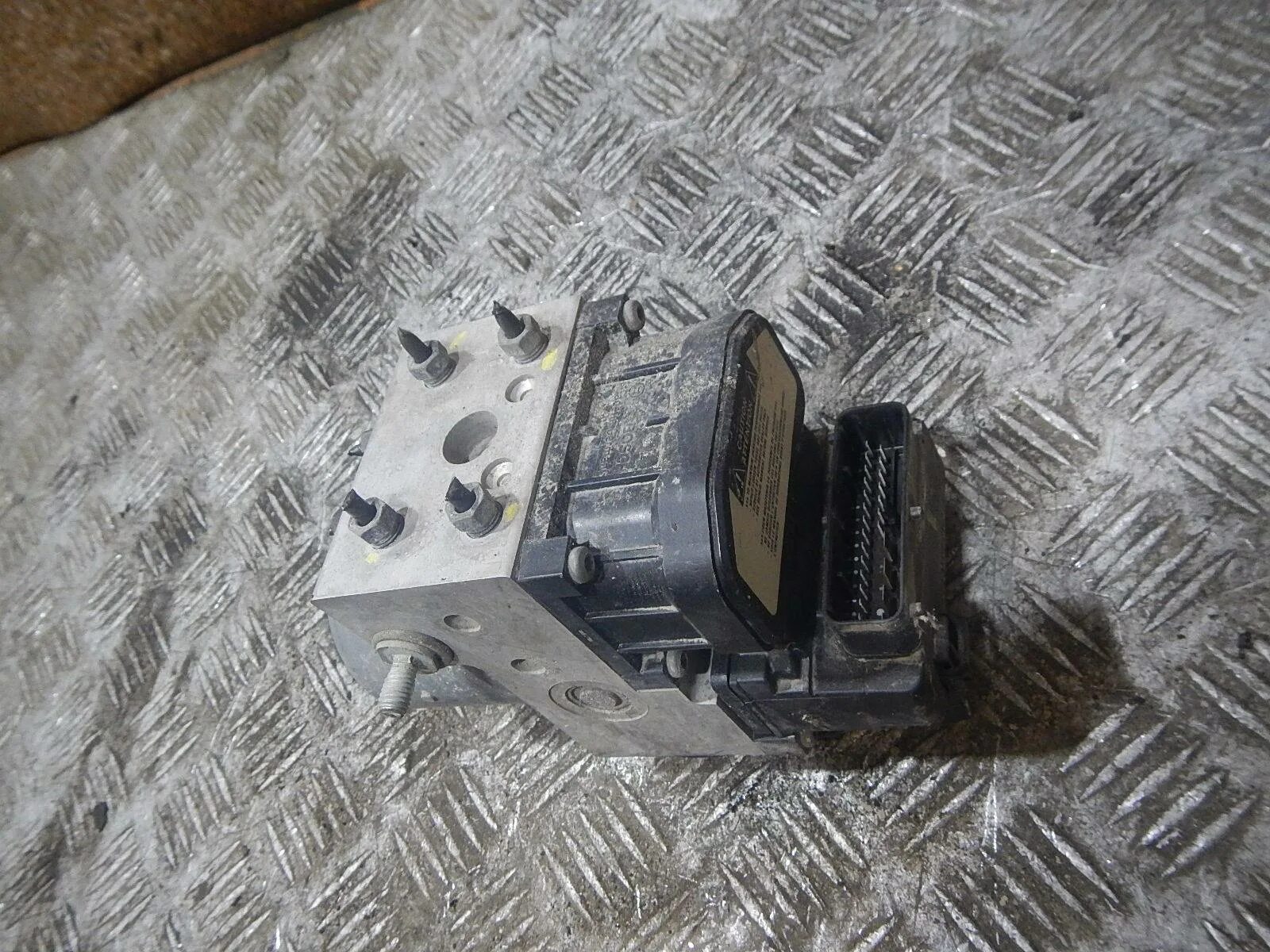 Abs toyota corolla. Абс тойота королла 120. Королла 120 провод abs. Блок абс 6j 44510-26111 89541-26081. Абс тойота королла 120.