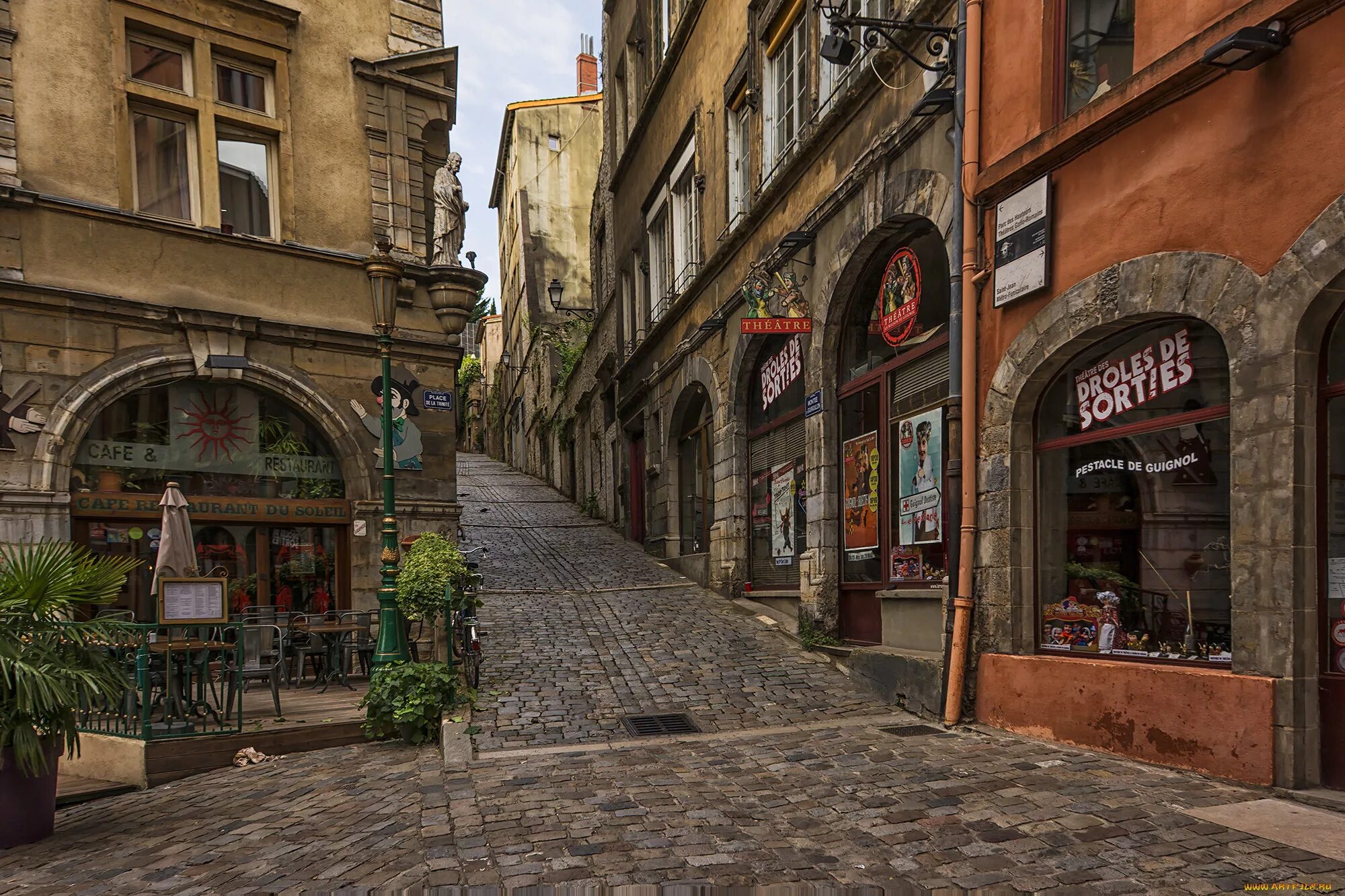 This old town. Лион город во Франции улицы. Лион старый город. Старый город Лиона.