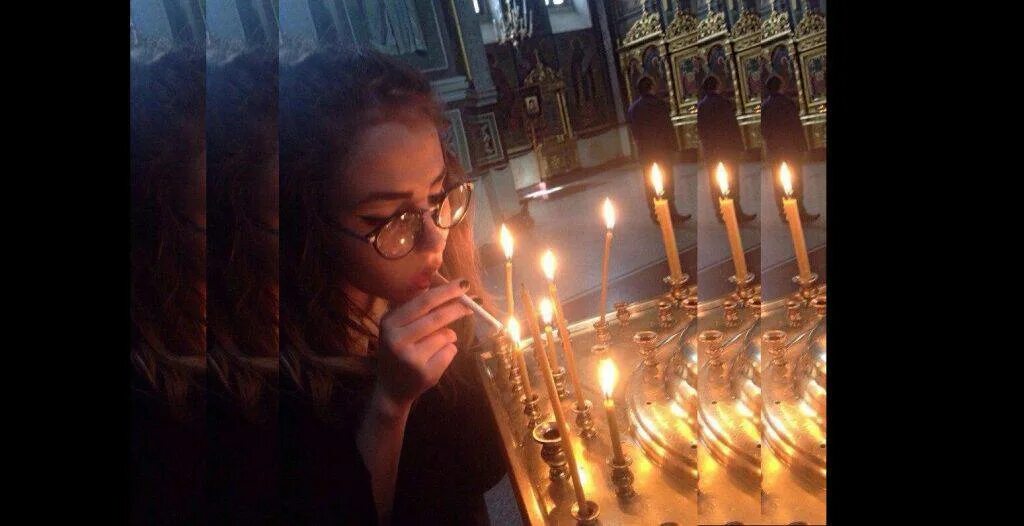 Села на свечку. Прикурили от свечи в церкви. Села на свечку. Фотосессия со свечами. Карты таро и свечи.