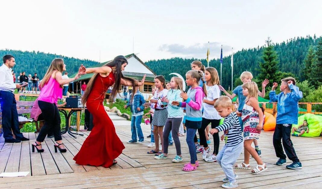 Весенние каникулы куда сходить в спб. Владикавказ отдых с детьми. Воздух Карелии фестиваль фото. Где отдохнуть в Ижевске с детьми. Самый близкий лагерь к красному лучу.