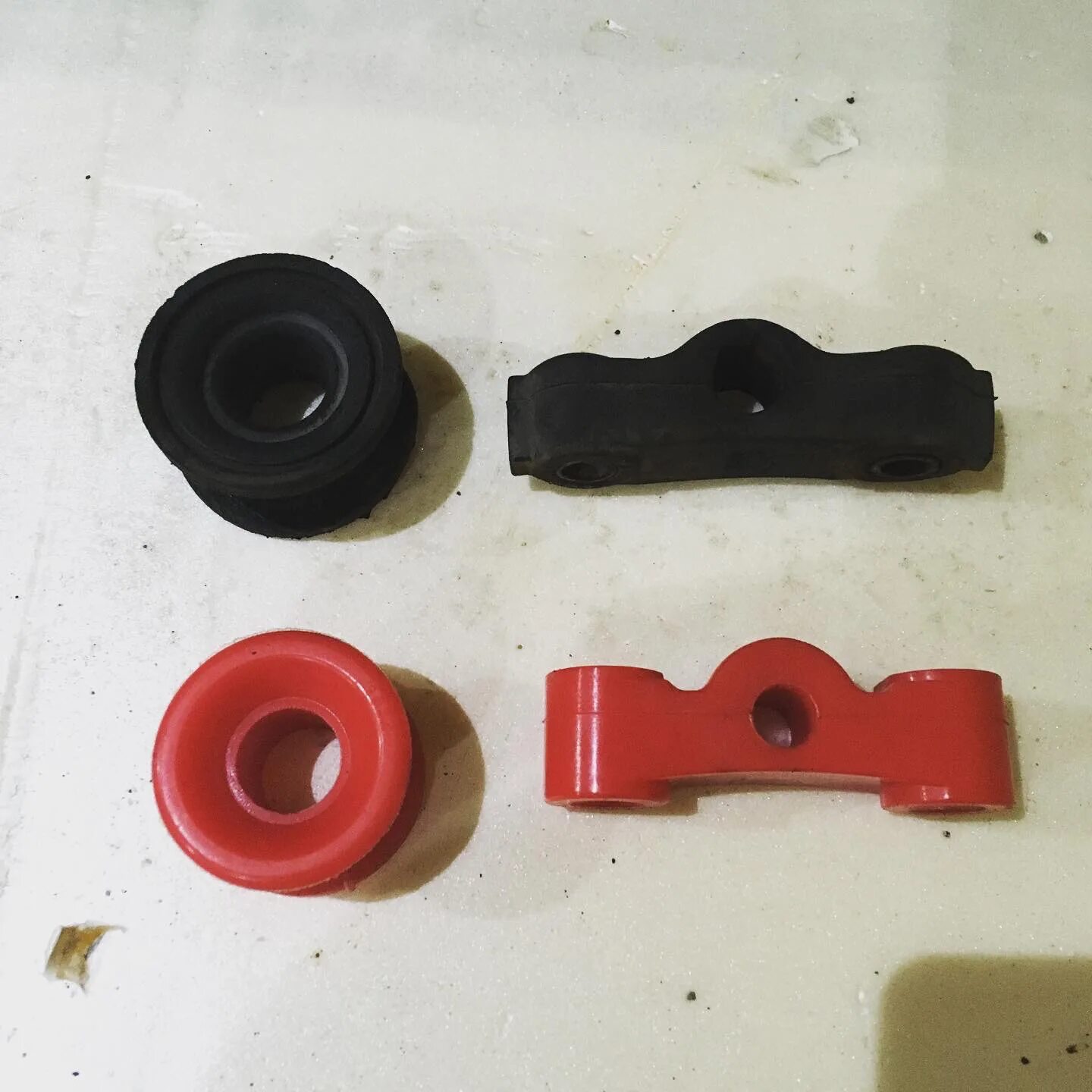 Втулки тяги переключения передач. Втулки тяги переключения передач. Втулка тяг кпп w123. Резиновая втулка троса кпп форд 1. Втулка рычага кпп w124.