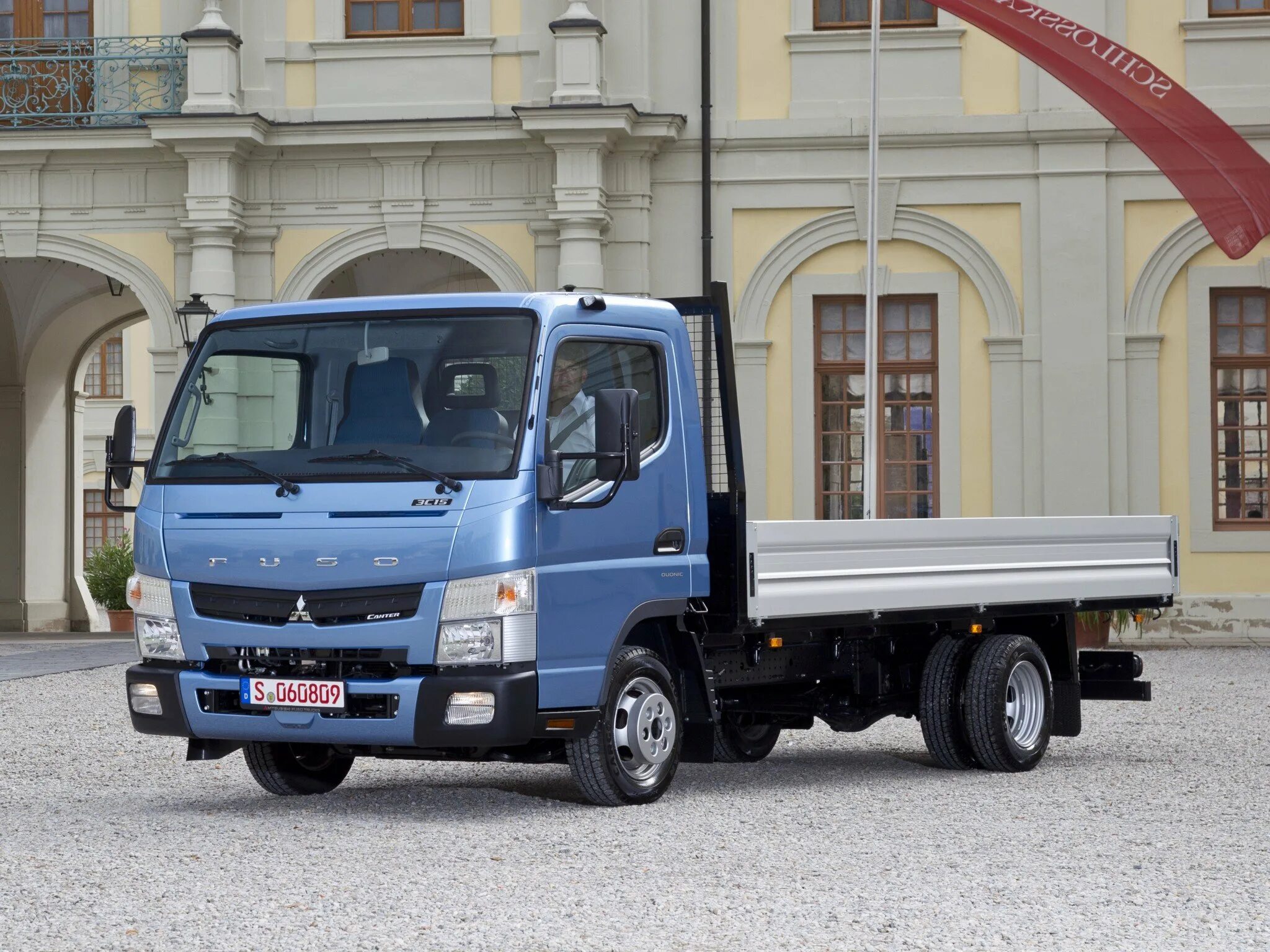 Купить грузовик митсубиси. Митсубиси Фусо Кантер. Mitsubishi Fuso Canter fe7. Грузовик Fuso Canter. Mitsubishi Fuso грузовой бортовой.