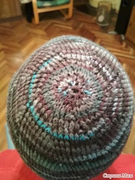 Связанная макушка. Способы вязания макушки шапки спицами. Шапка с круглой макушкой спицами. Шапка с макушкой клином. Шапка резинкой 2х2 убавление петель.