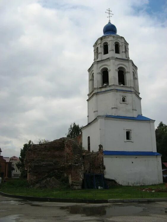 казанское подворье раифского богородицкого мужского монастыря. церковь раифское подворье казань. церковь московских чудотворцев казань. бирюлевский храм святителя николая. московская улица казань церковь.