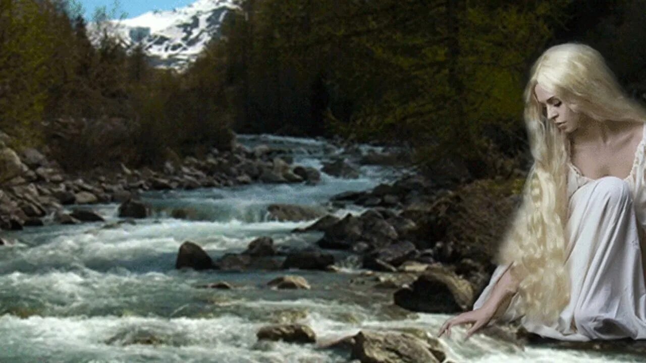 Мужик в ручье. Горная река анимация. Девушка у водопада. Девушка у ручья. Жизнь бурная река.