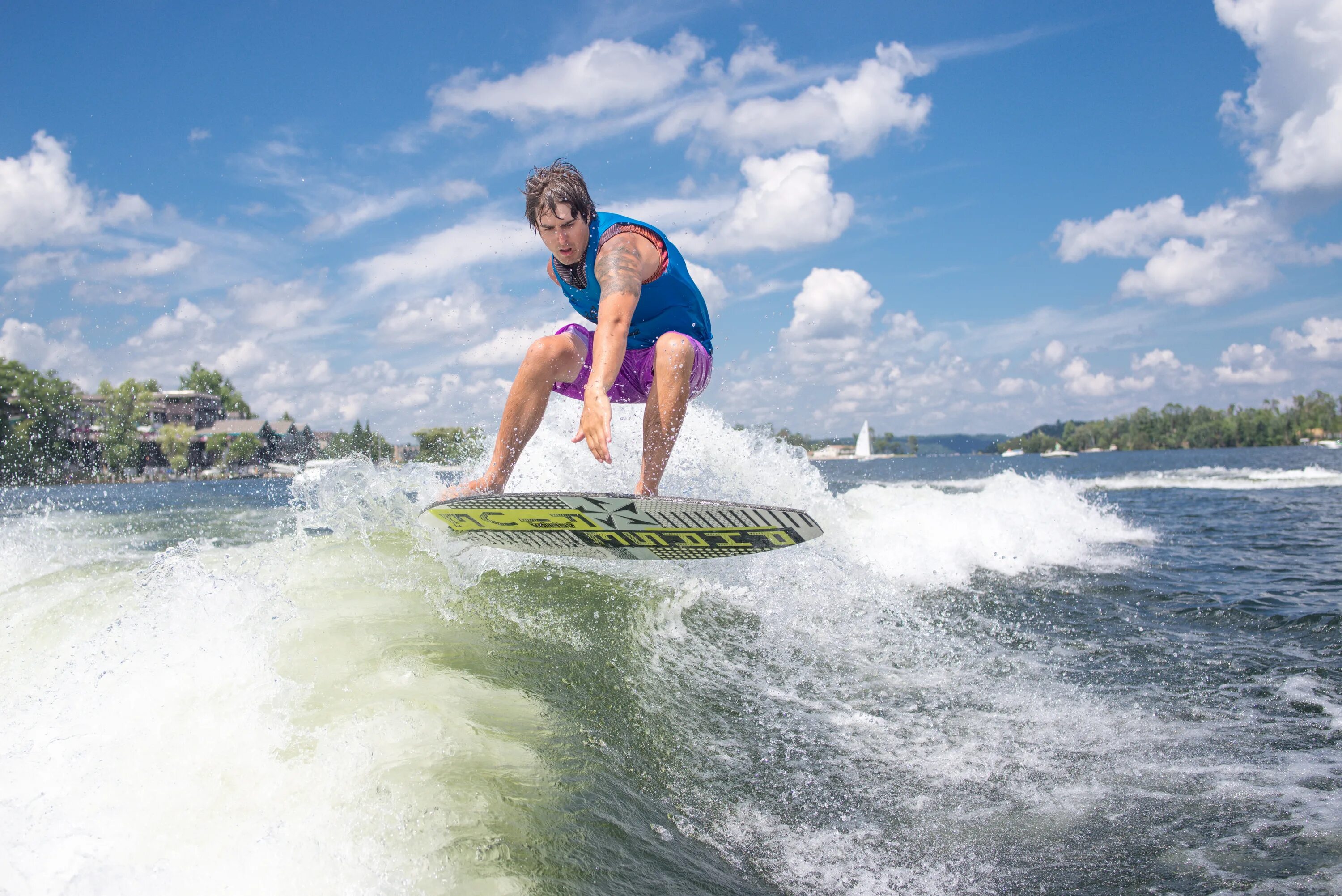 Do water sports. Море серфинг. На серфинг.