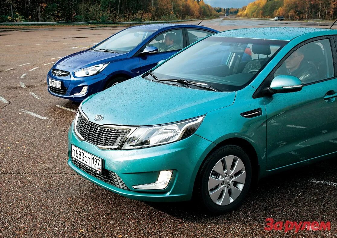 Киа рио или хендай солярис. Kia Rio 2012. Kia Rio бирюзовая. Kia Rio Hyundai Solaris 2012. Hyundai Solaris бирюза.