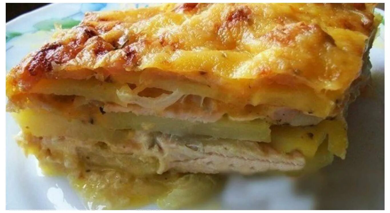 Запеканка картофельная с курицей. Запеканка с курицей и картошкой. Запеканка картофельная с курицей и сыром. Куриная запеканка в духовке.