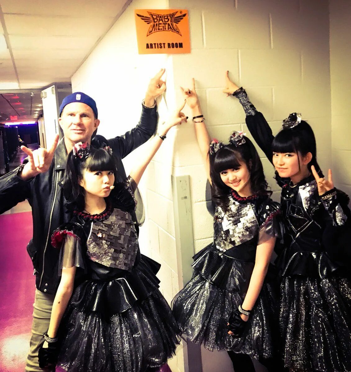 Юи мидзуно. Babymetal x electriccallboy ratatata. Японская рок группа babymetal. Babymetal x electriccallboy ratatata. Babymetal x electriccallboy ratatata.