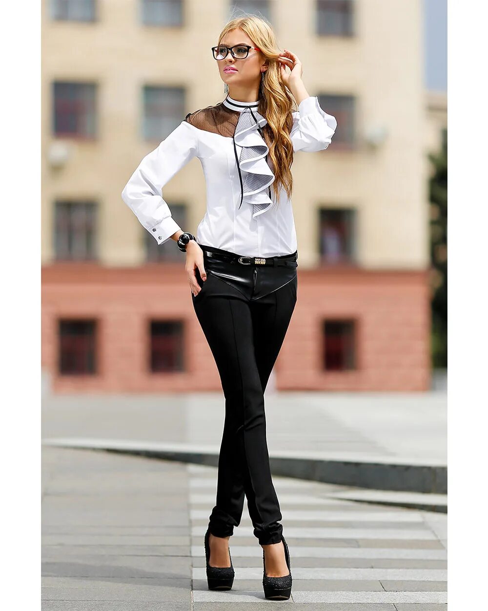 Белая кофта черные штаны. Стильная одежда для девушек. Классическая одежда для девушек. Модная и стильная одежда для девушек. Модная классическая одежда для девушек.